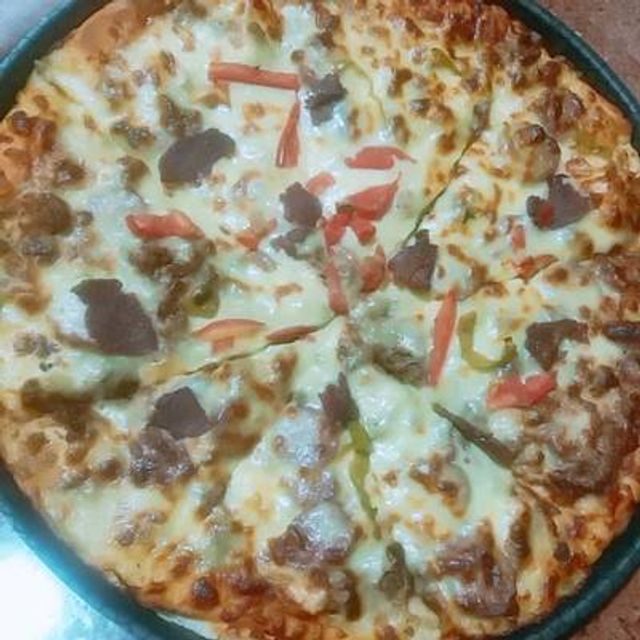 mix meat pizza