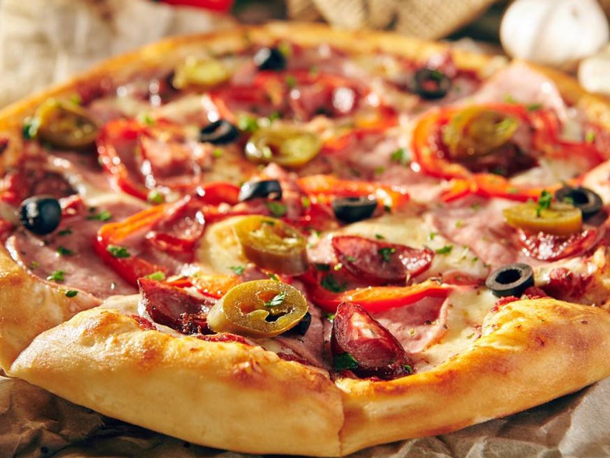 Mix meat pizza