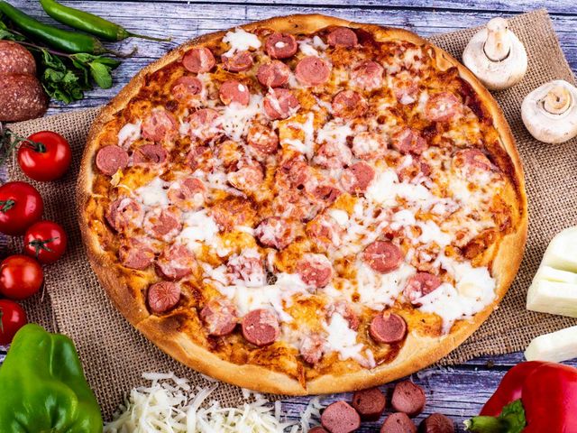 Hot dog pizza