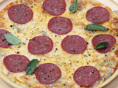 Salami Pizza