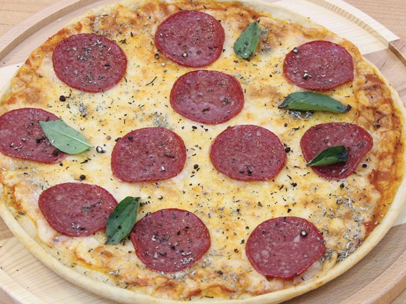 salami pizza