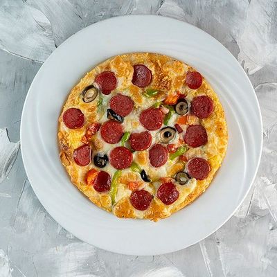 Salami pizza