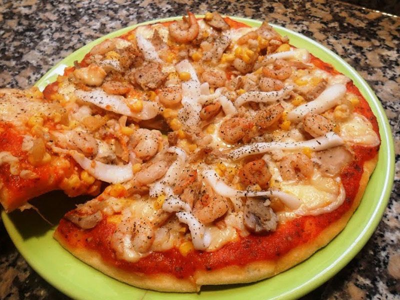 Seafood Pizza