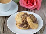 Petit Four With Nuts
