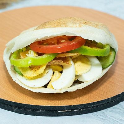 ساندويتش بيض وباذنجان
