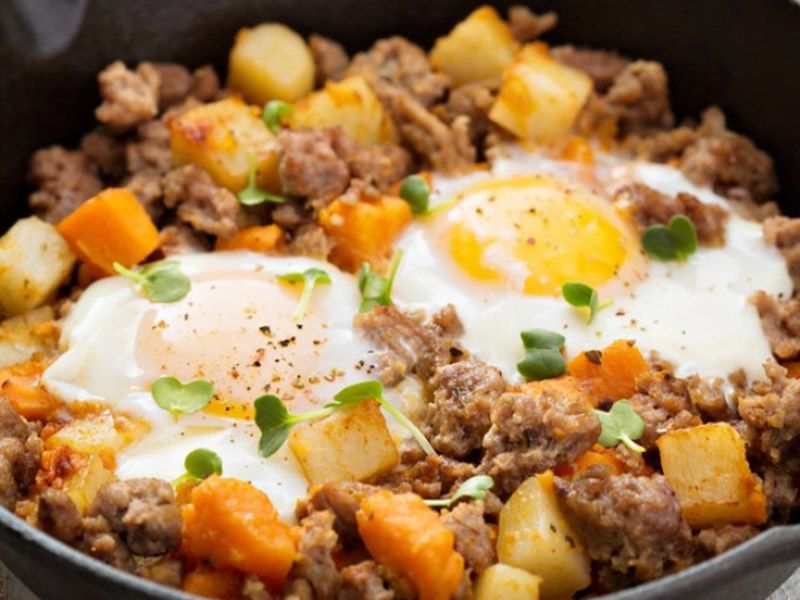 Potato And Eggs With Meat 445 Cal
