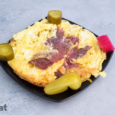 بيض مع بسطرمة