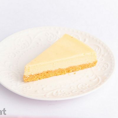 Plain cheesecake or served with sauces of your choice