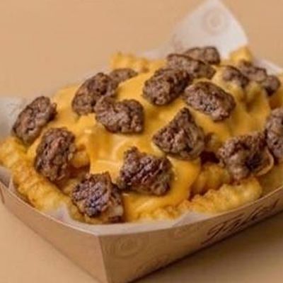برجر بطاطس مقلية بالجبنة