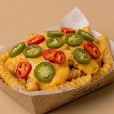 بطاطس مقلية بجبنة وهالبينو