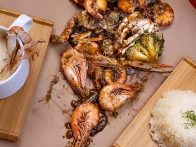 Chicken With Crabs Sauce Platter
