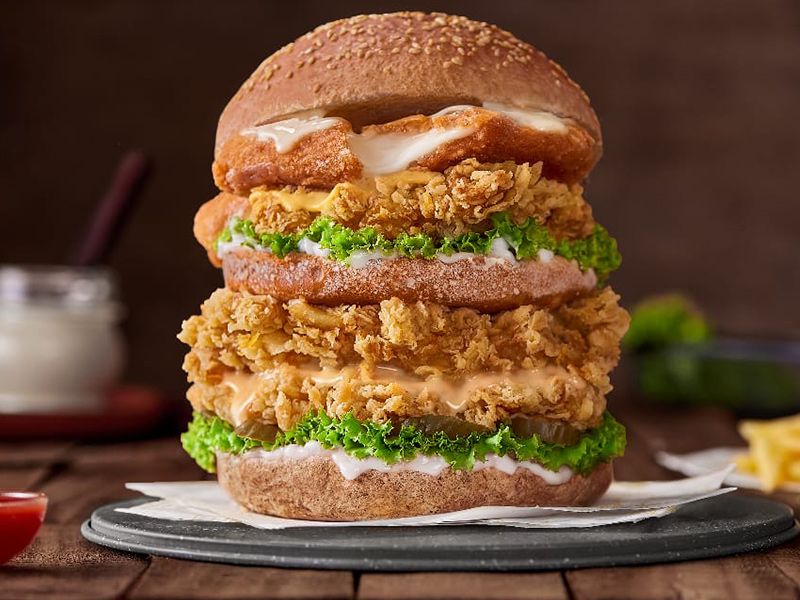 Crispy Chicken With Ranch Sauce Sandwich