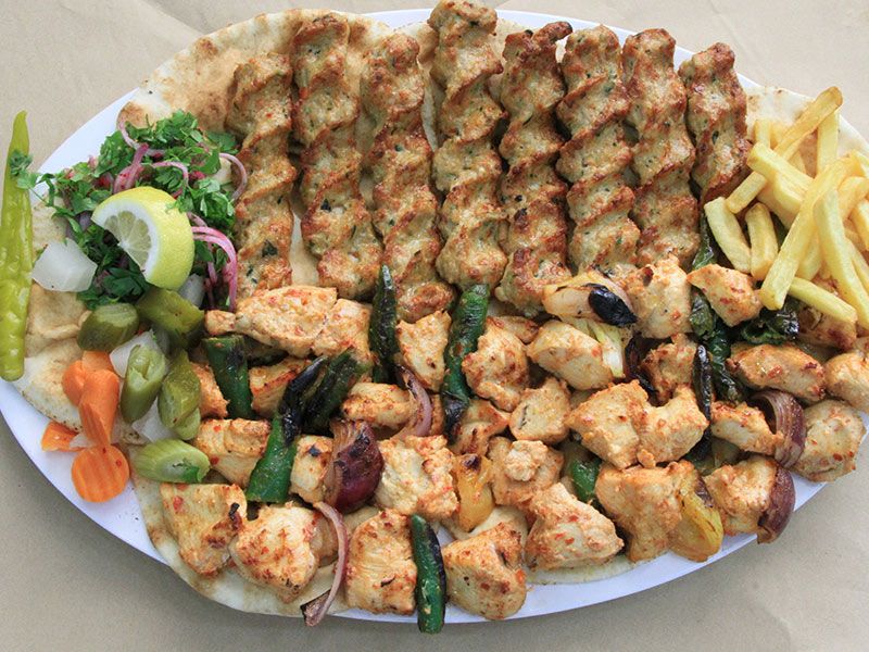 1/8 Kilo Kofta And 1/8 Kilo Shish Tawook Meal