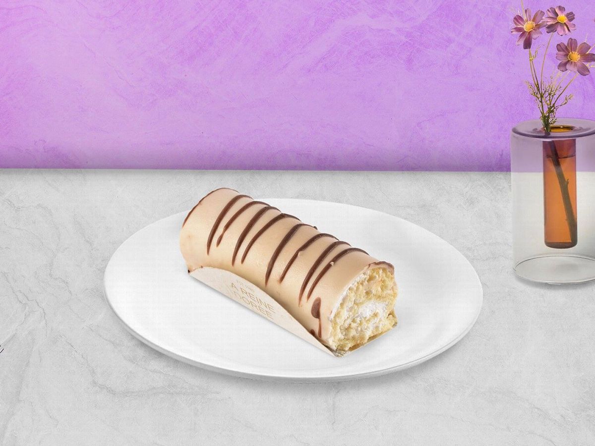 White rolls Gateau