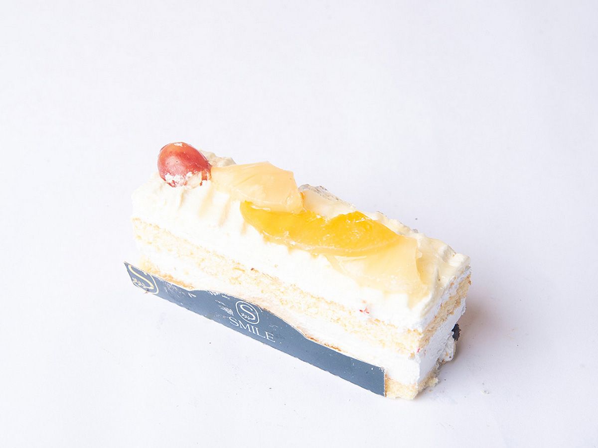 Creamy and fruity gateau