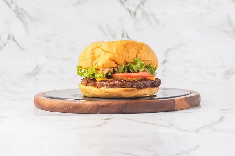 cheese burger combo (soft drink & chips)