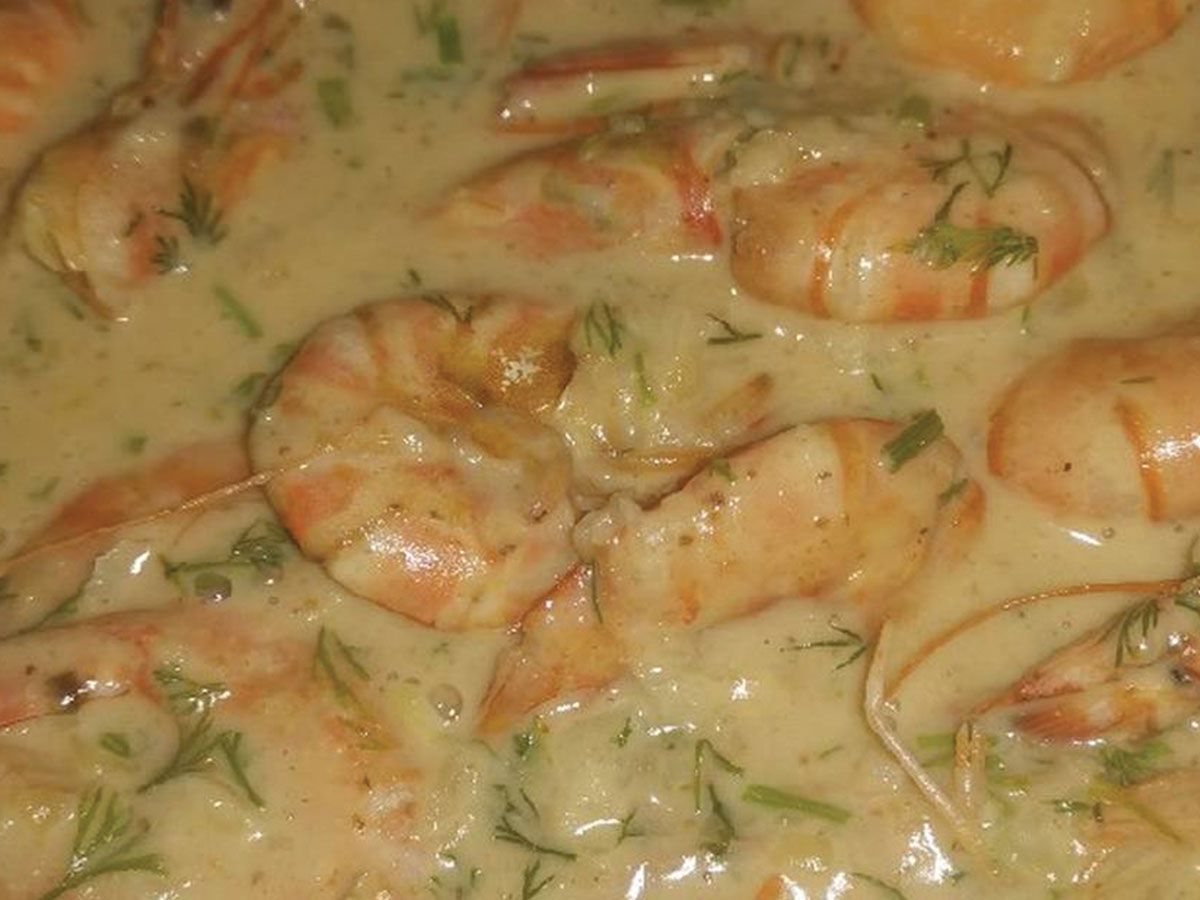 Shrimp with cardinal sauce Dish
