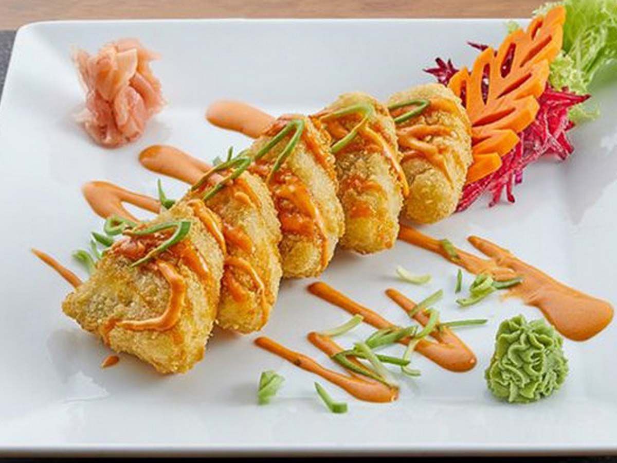 Fried golden bermuda maki roll