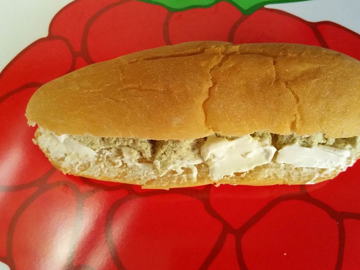Halawa with Qeshta sandwich