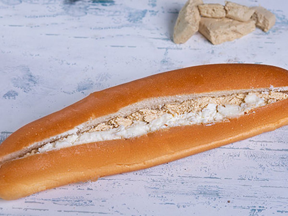 Halawa With Qeshta Sandwich
