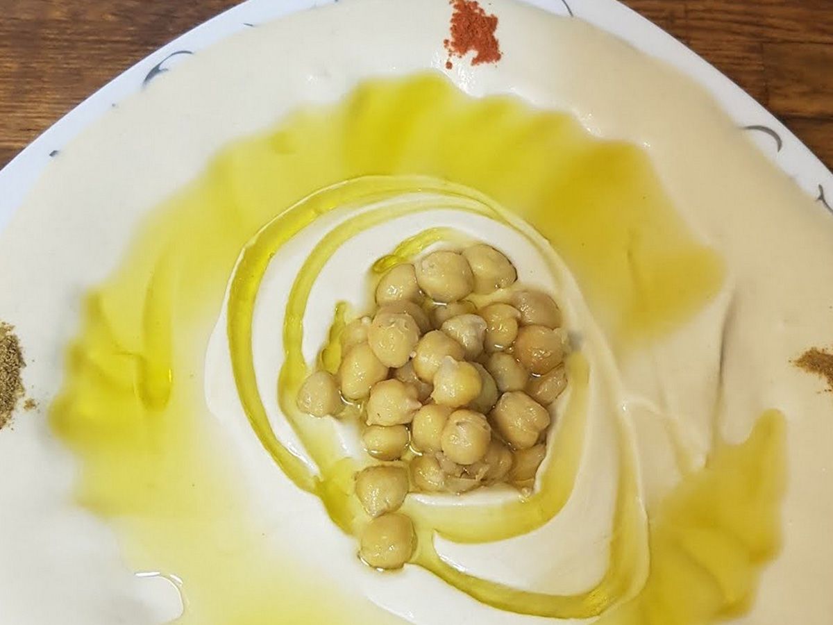Hummus and Mesabha