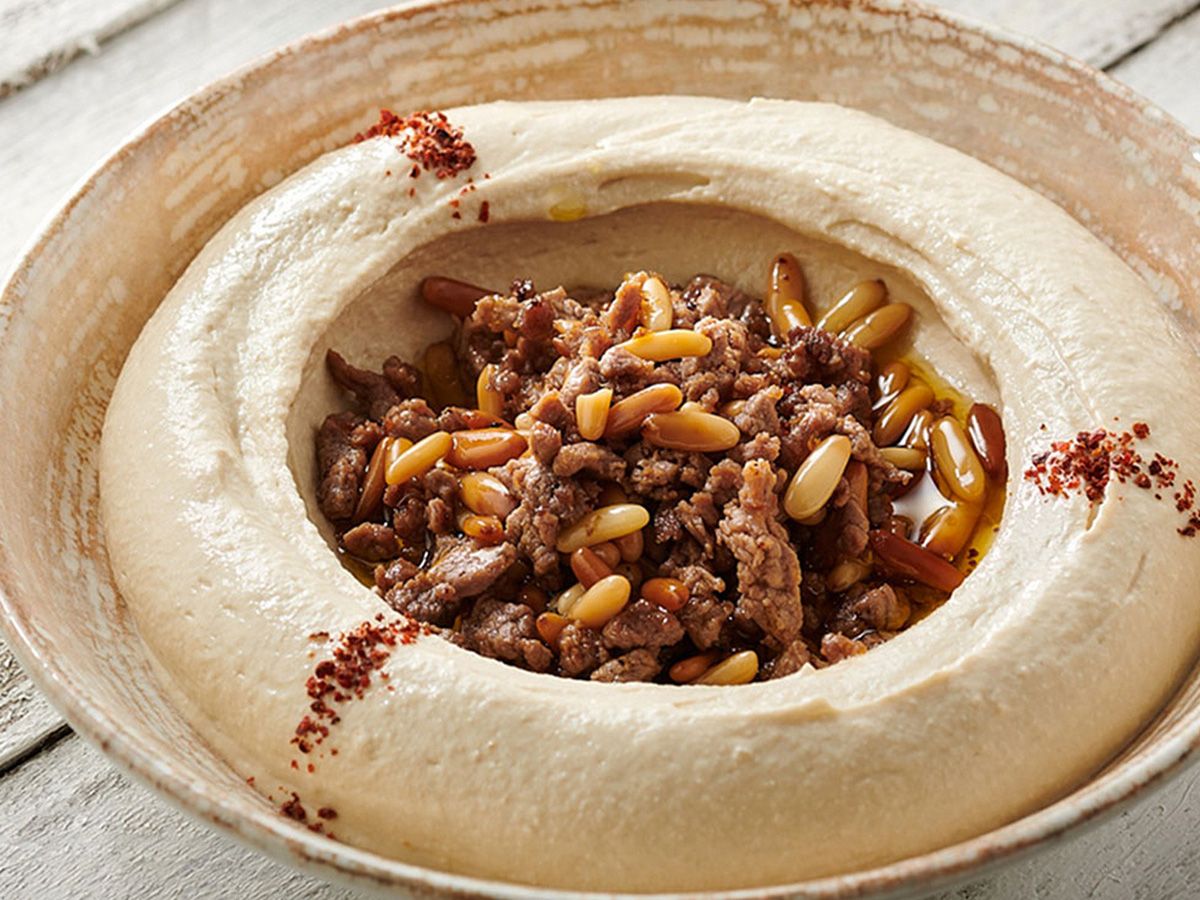 Hummus with meat
