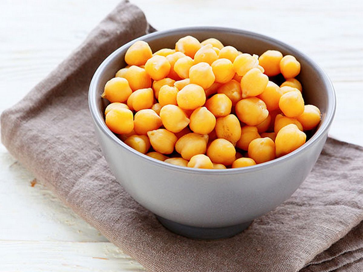 Box of plain boiled chickpeas