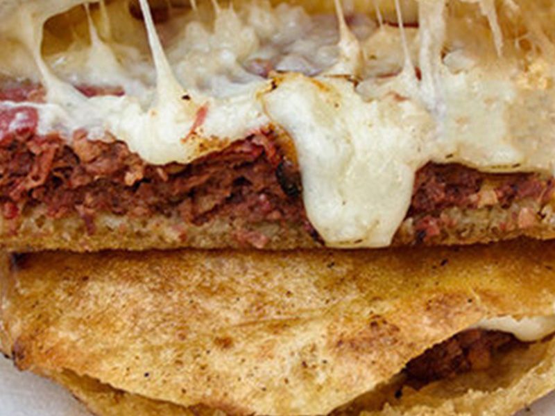 Iskndrani Meat Hawawshi