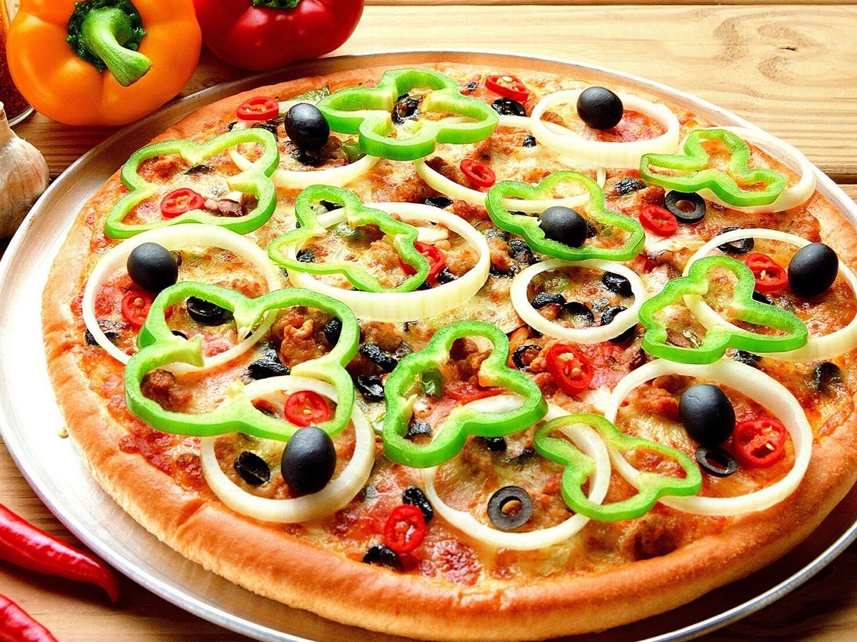 Spinach chicken pizza