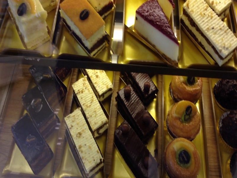 Dozen Special Gateau