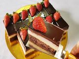 Gateau Dozen