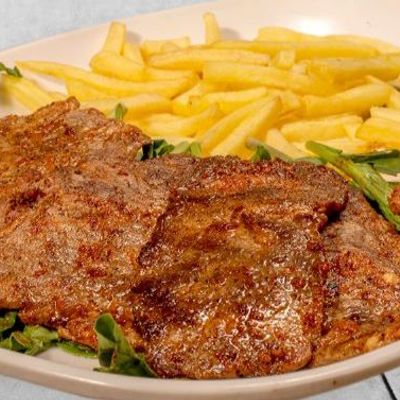 ربع لحم ستيك مع كبدة وكلى وأرز