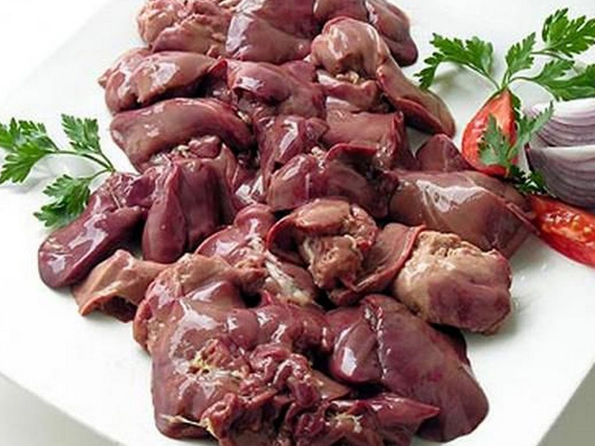 1/4 Kilo Raw Liver With Pepper And Lemon And Pickles