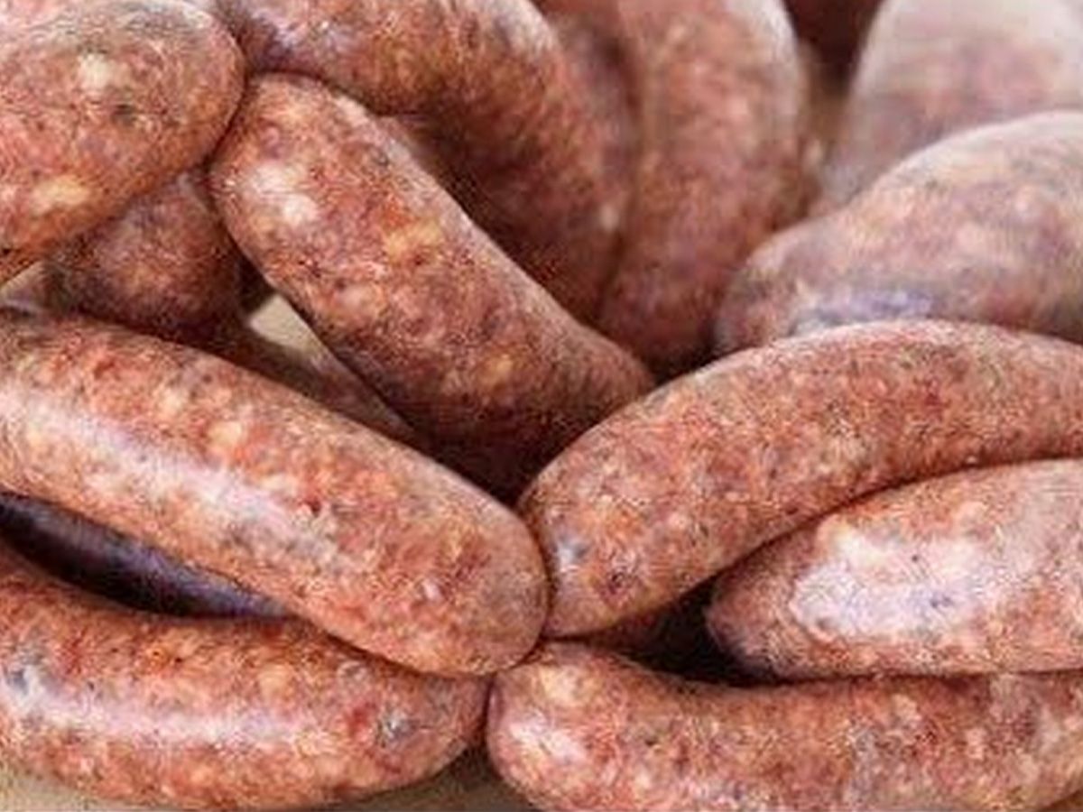 Quarter kilo raw sausage with pepper and pickles
