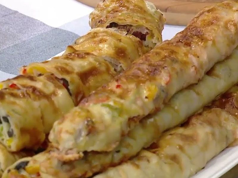 Roumi Roll Pie With Special Ajen Sauce
