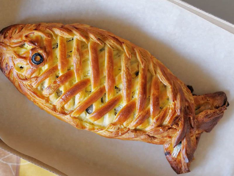 Seafood With Tartar Sauce Roll Pie