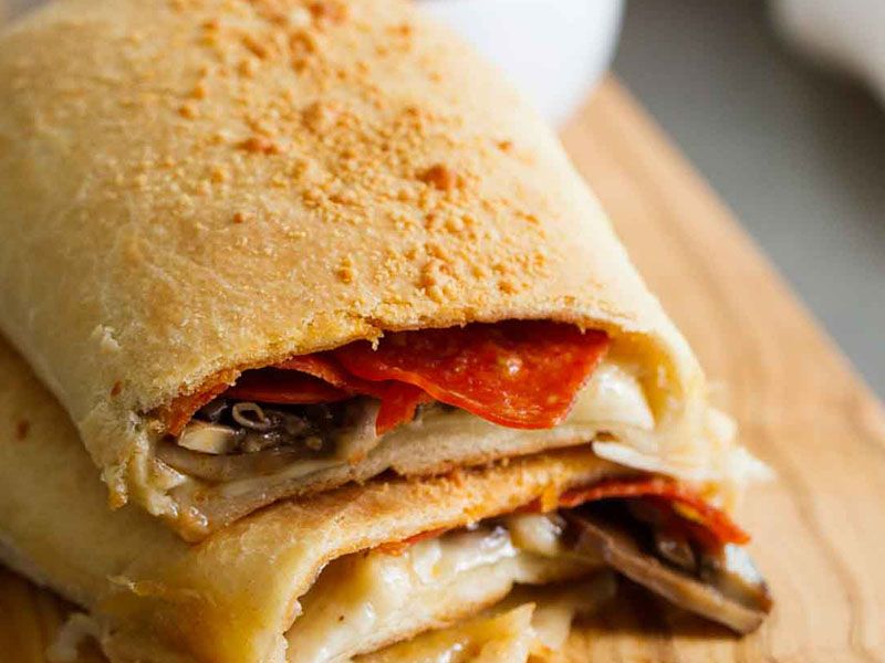 Ajeen El Ajeeb Roll Pie With Special Ajen Sauce