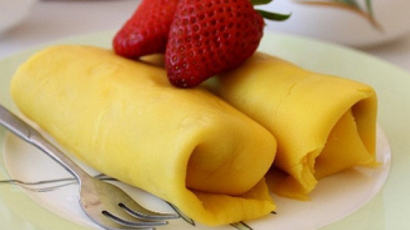 Mango Roll With Strawberry