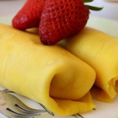 Mango Roll With Strawberry