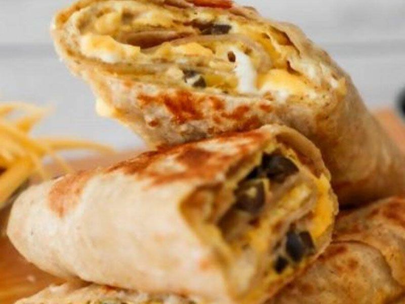 Mozzarella Roll Pie With Special Ajen Sauce