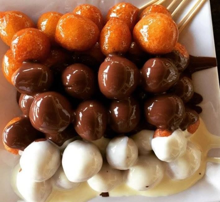 White Chocolate With Strawberry Sauce Zalabia