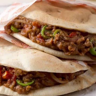 ساندويتش فول بالفلفل الحار