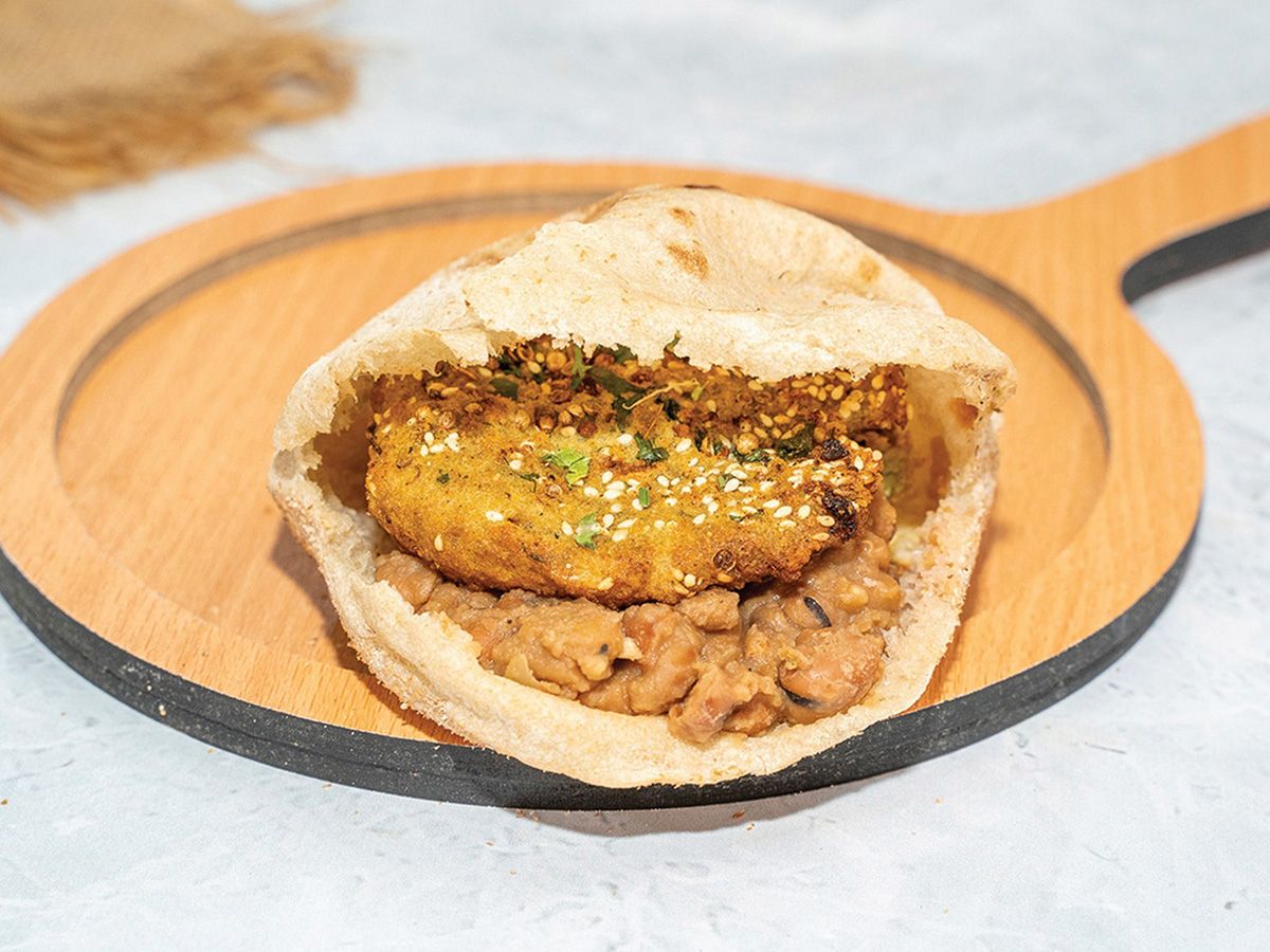 Foul With Taamia Sandwich