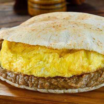 Foul sandwich with omelet