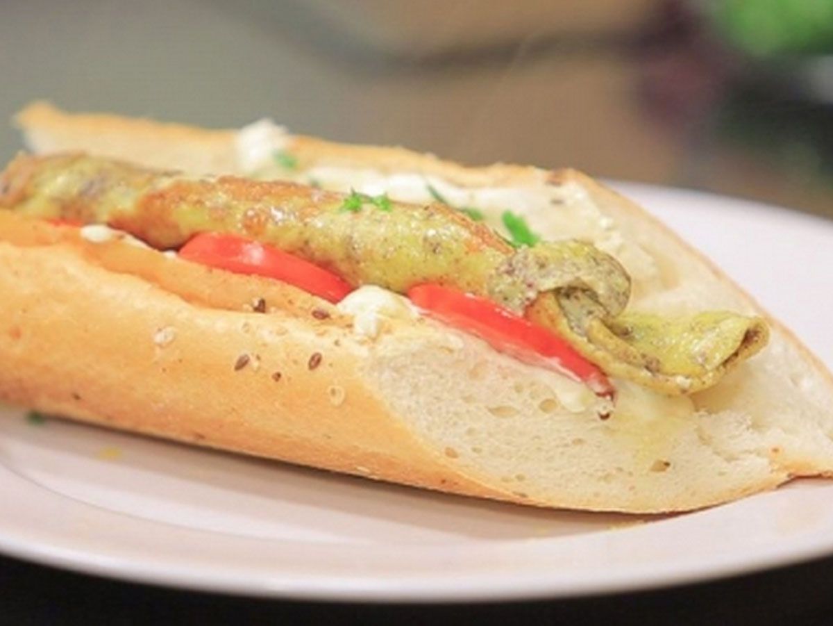 el saada omelette sandwich