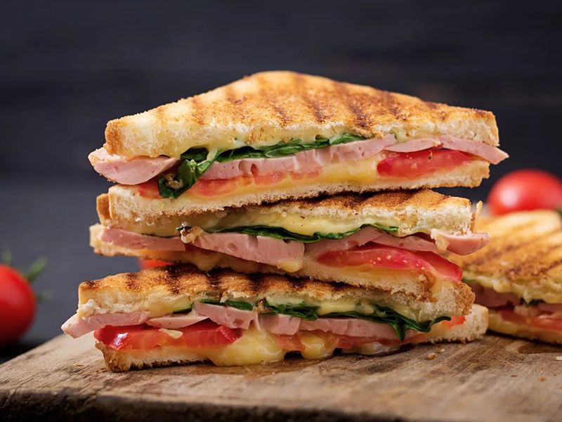 Omelette With Cheddar Cheese Sandwich