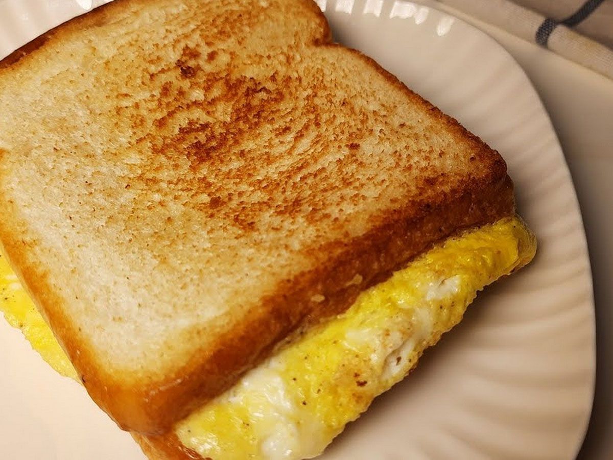 Daily zone omelette sandwich