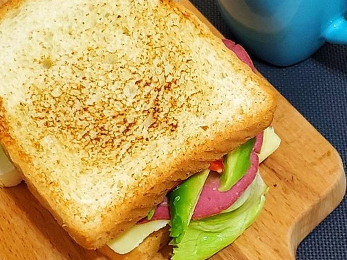 Mix cheese omelette sandwich