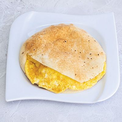 Egg sandwich on cottage