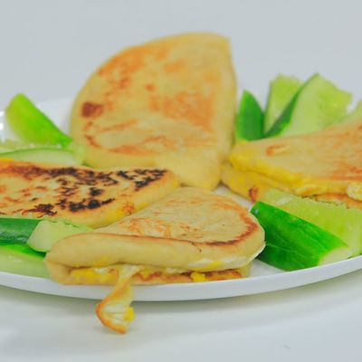ساندويش جبنة عبور مع بيض